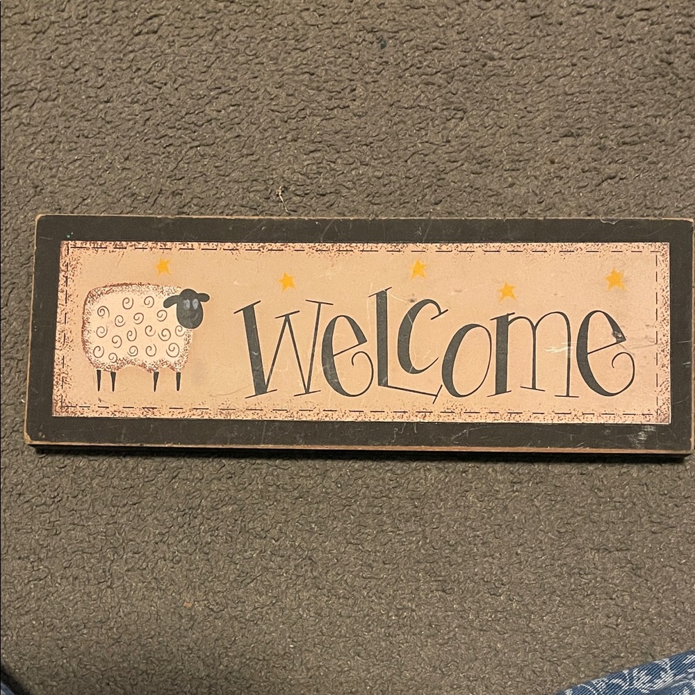 Farmhouse 'Welcome' Sheep Wall Plaque - Black & Cream